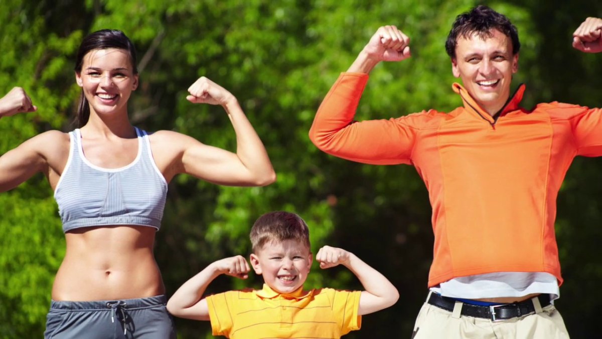 Семья с двумя дочками