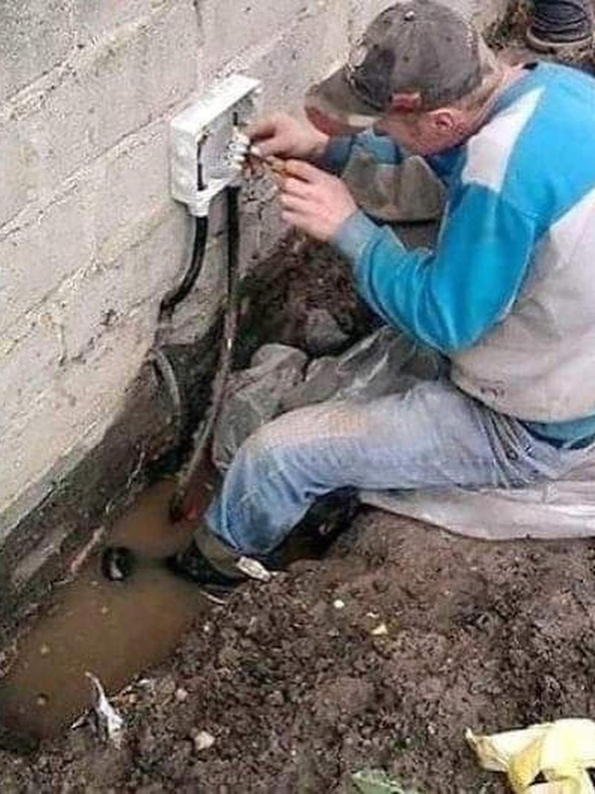 Демотиваторы про электриков