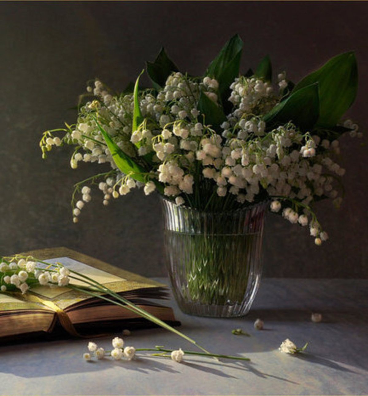 Букет ландышей в вазе