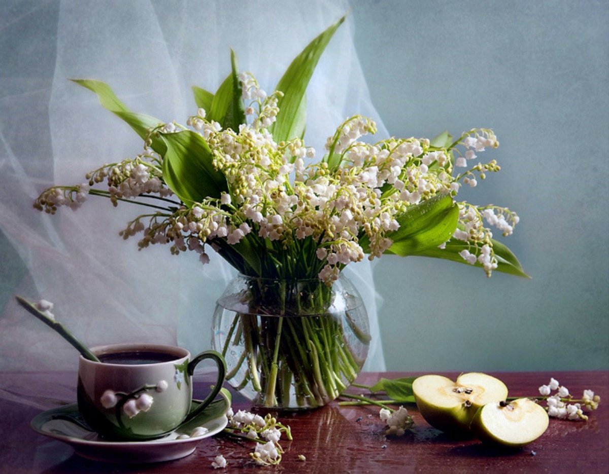 Ландыши в вазе