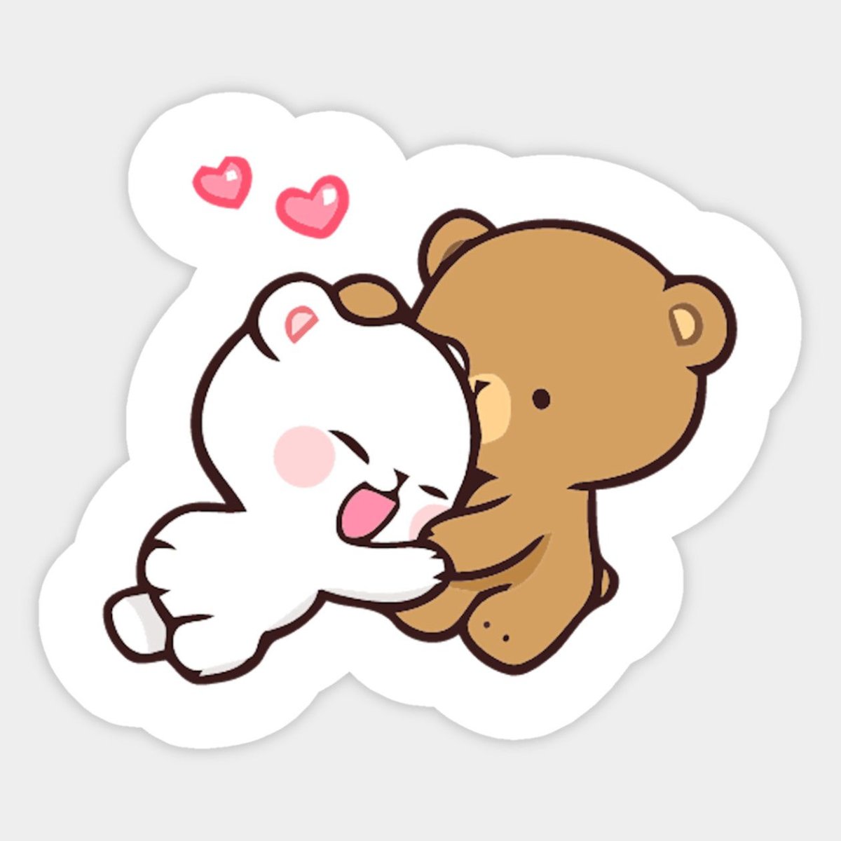 Мишка обнимает