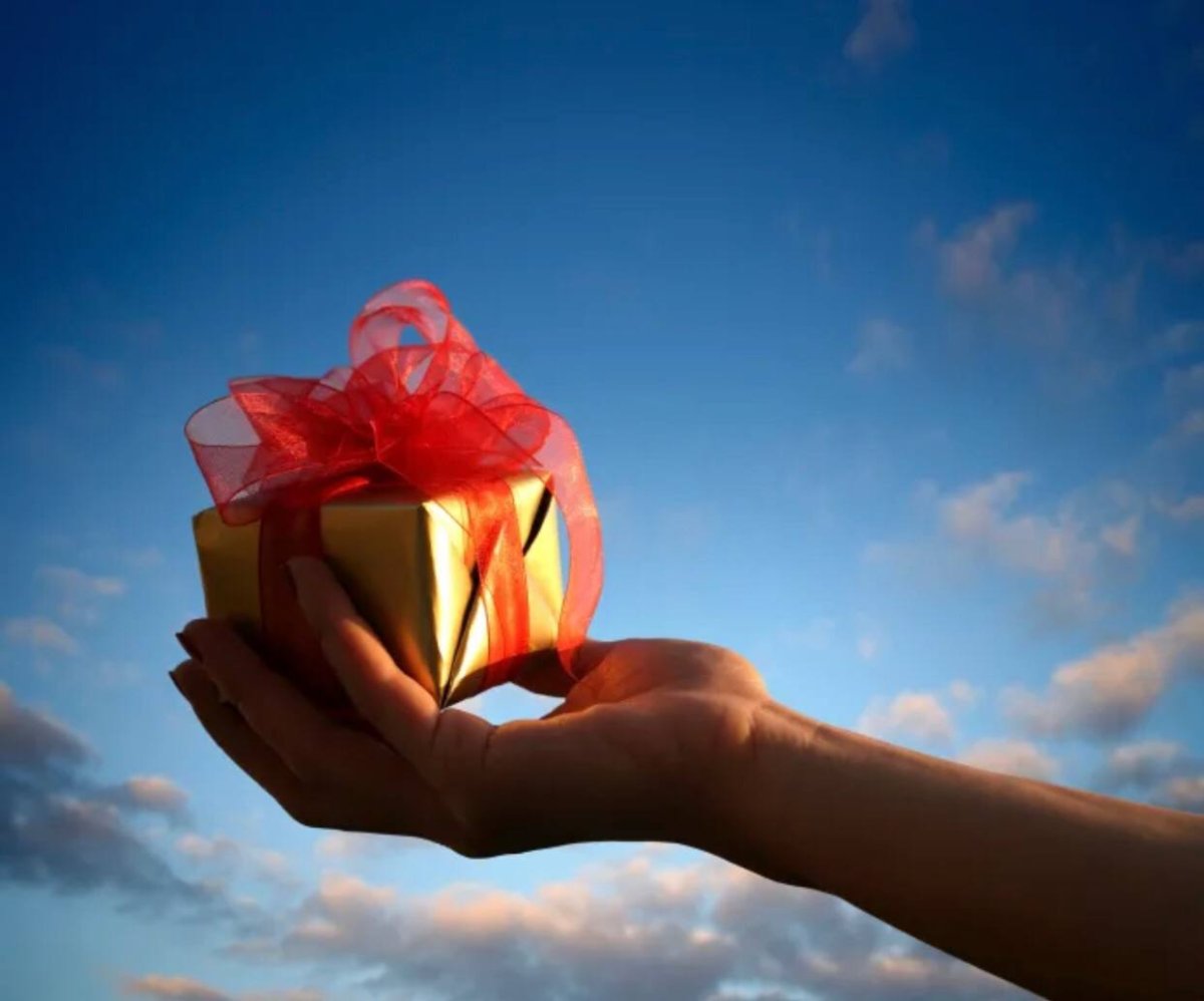 Руки с дарами картинки