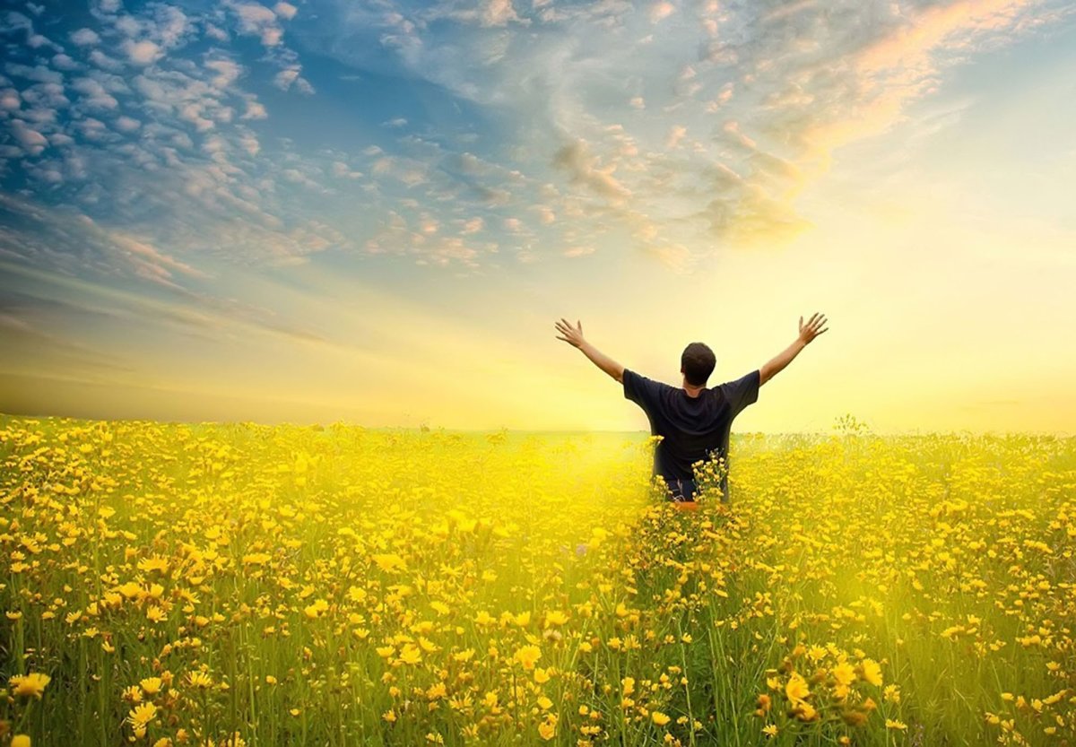 Человек радостный