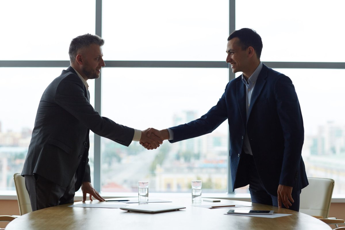 Деловое рукопожатие