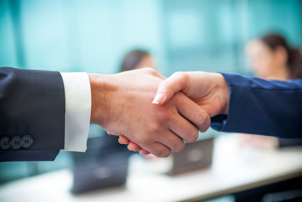 Партнерское рукопожатие