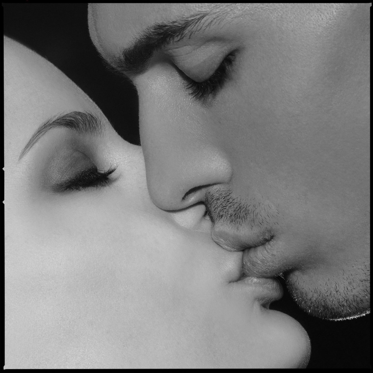 Страстные поцелуи