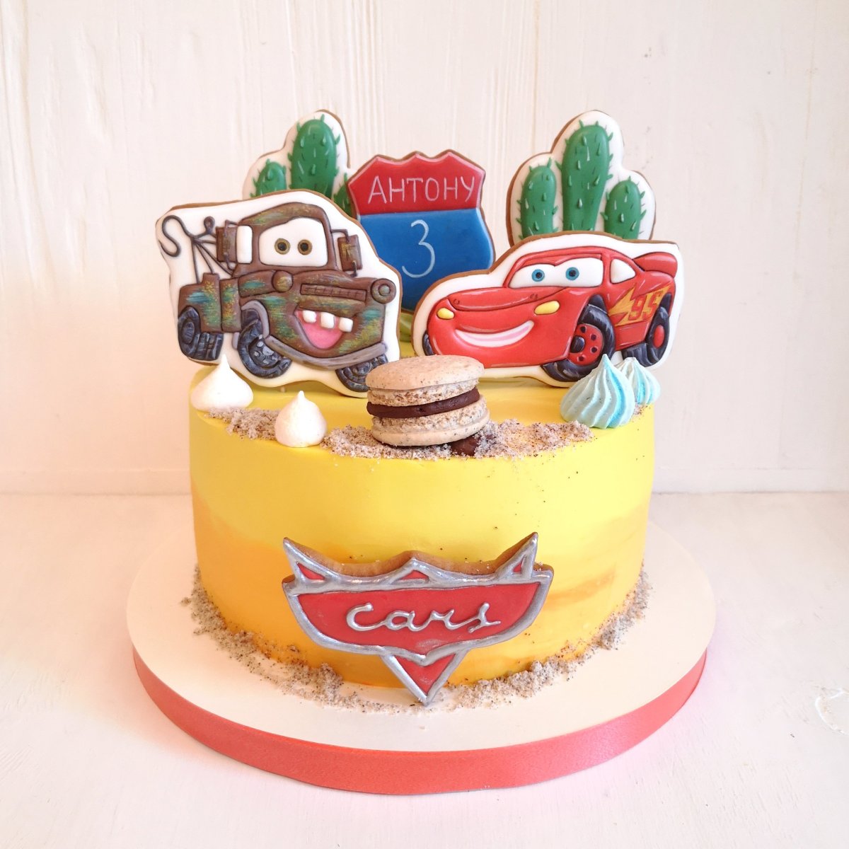 Торт Тачки. Пряниками молния Маккуин