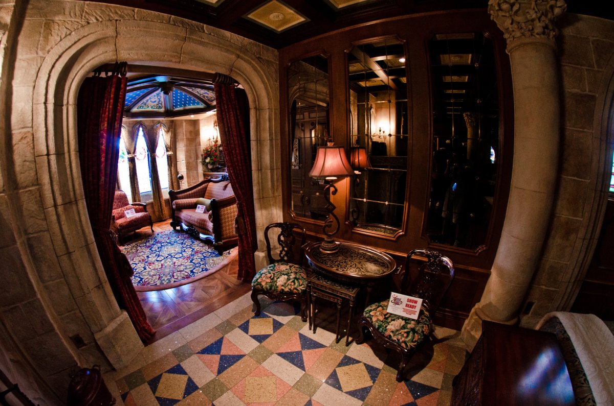 Диснейленд замок Золушки внутри