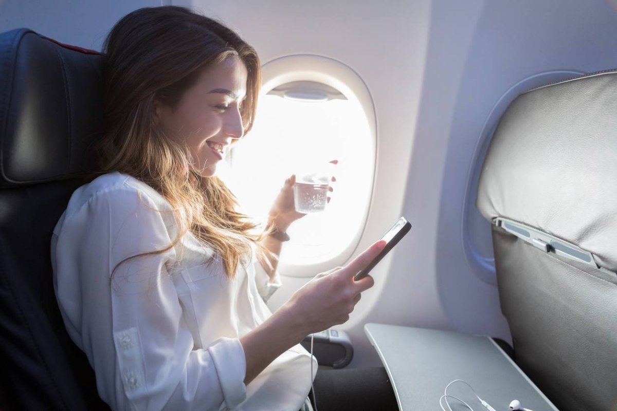 Девочка в самолете