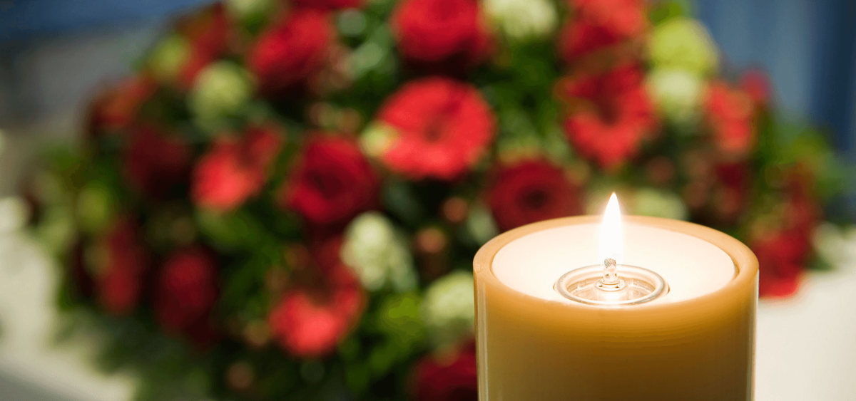 Свечи и цветы