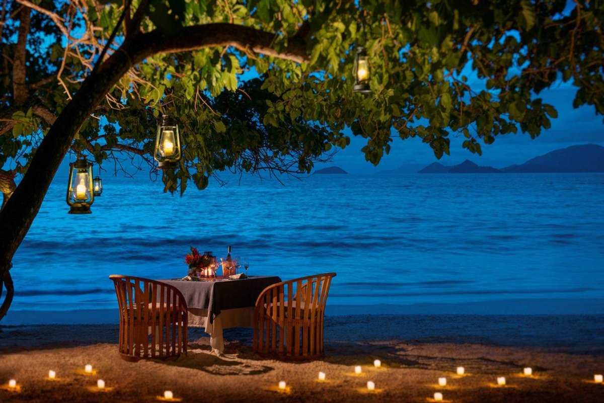 Столик с видом на мечту