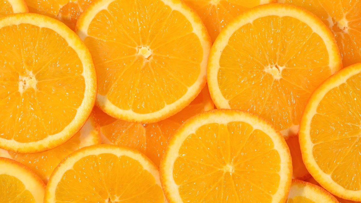 Сочный апельсин в разрезе