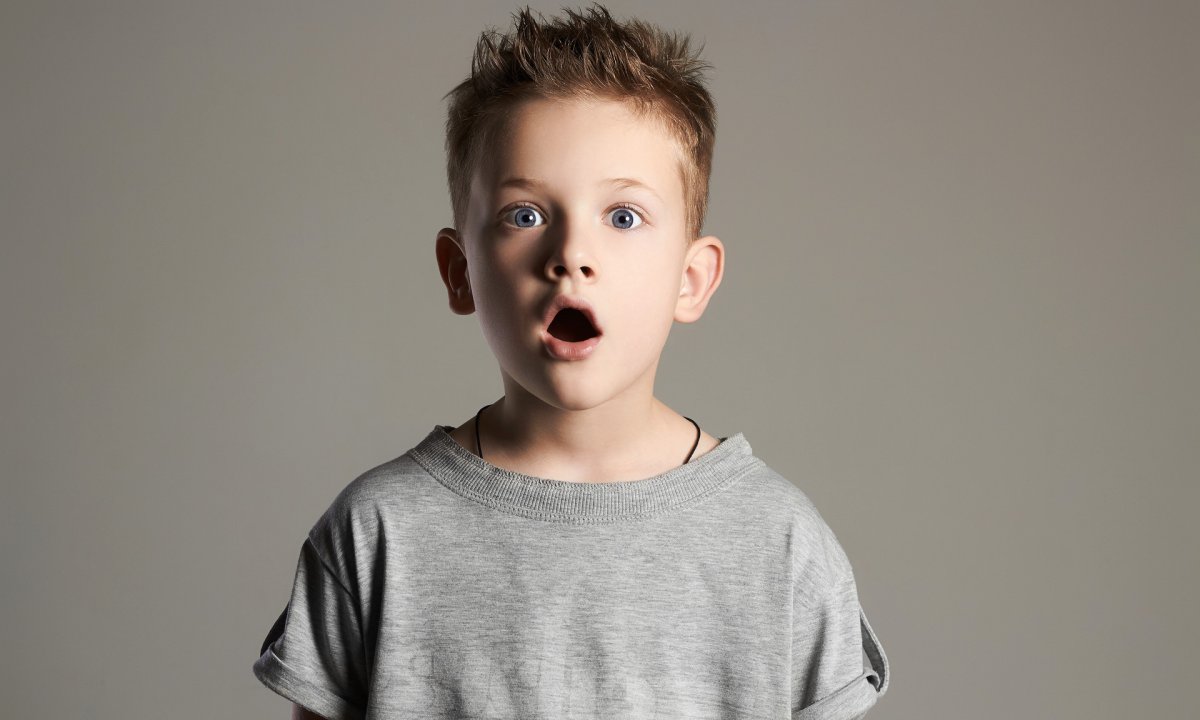 Задумчивый мальчик