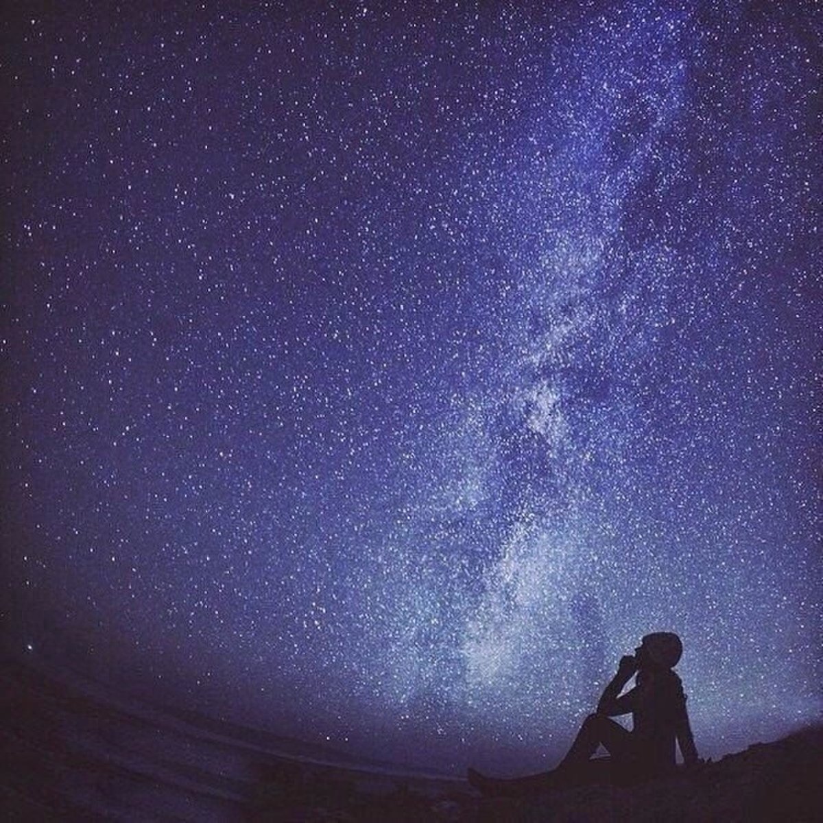 Девушка и звездное небо