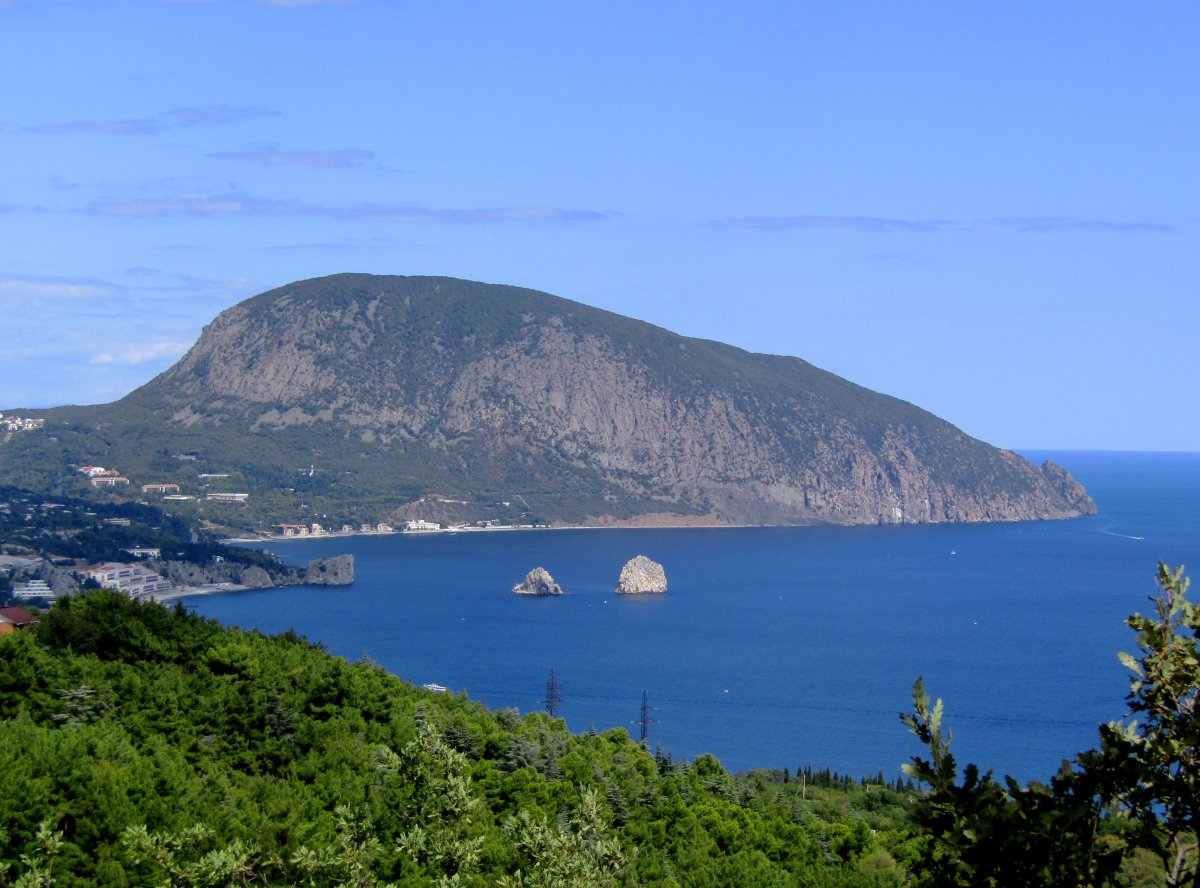 Гора Аю-Даг в Крыму на вершине