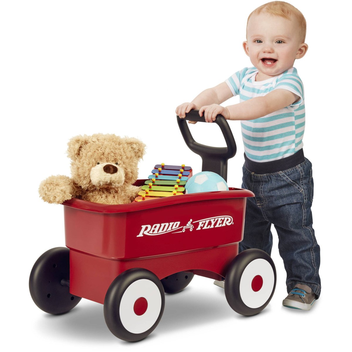 Человек с Radio Flyer тележка