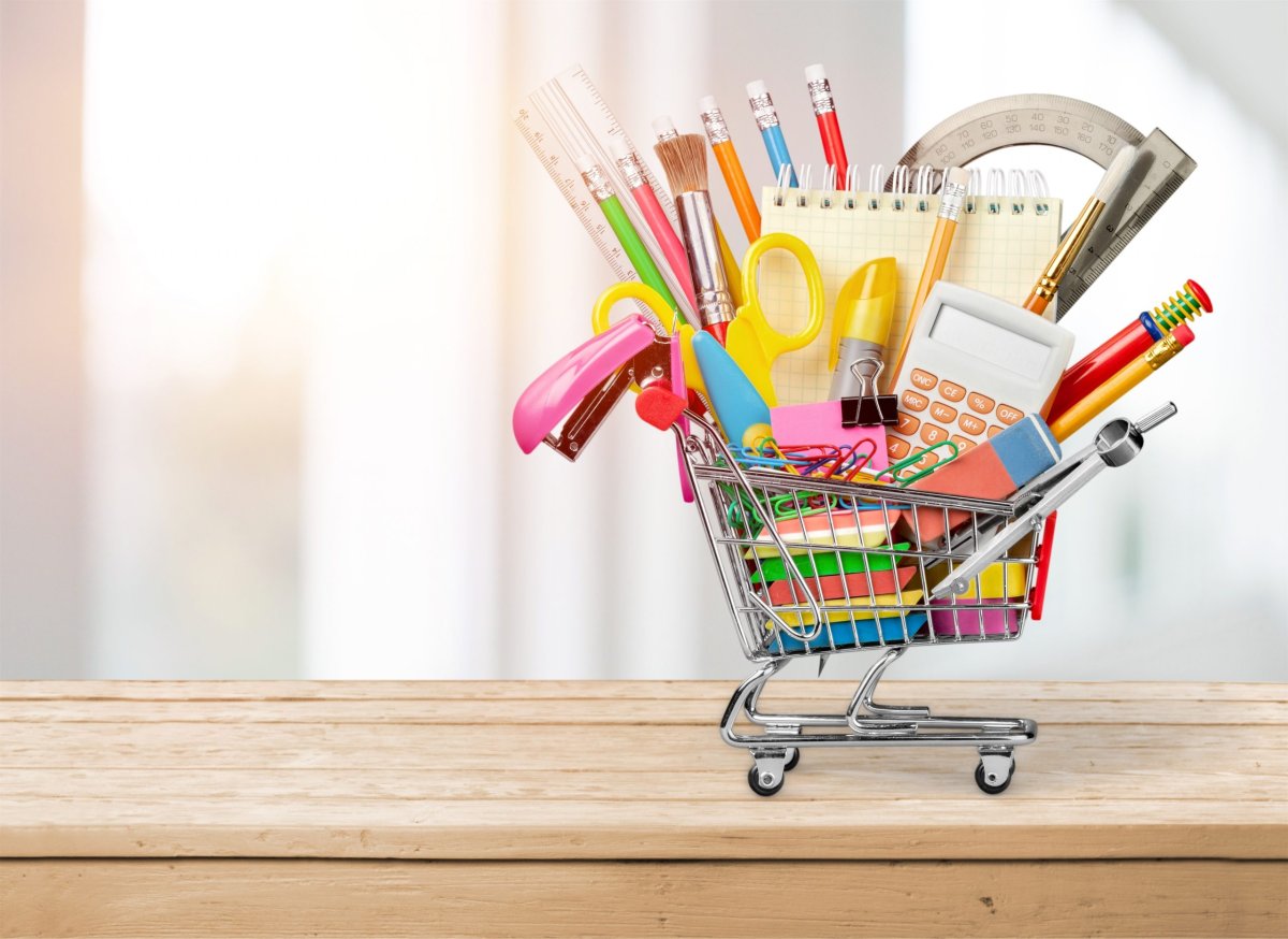 Магазинная тележка с подарками