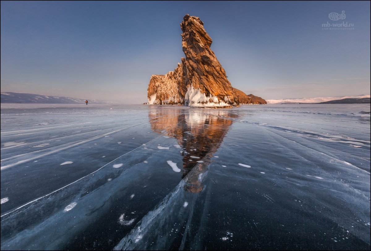 Ледяные просторы Байкала