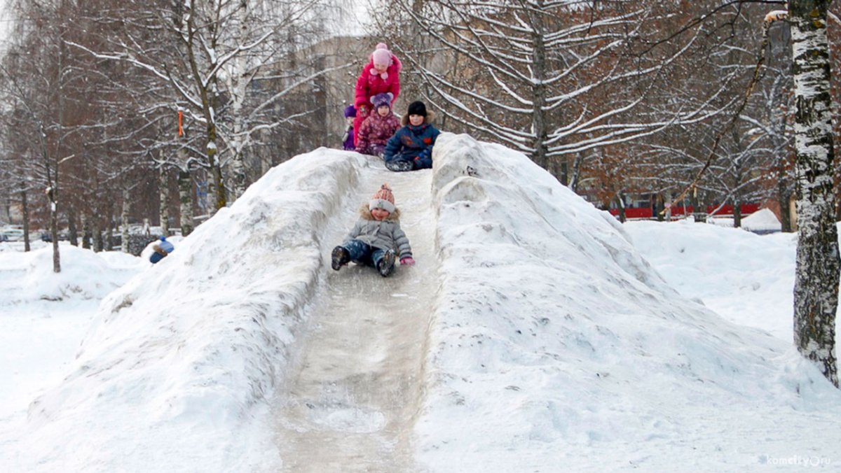 Горка снега