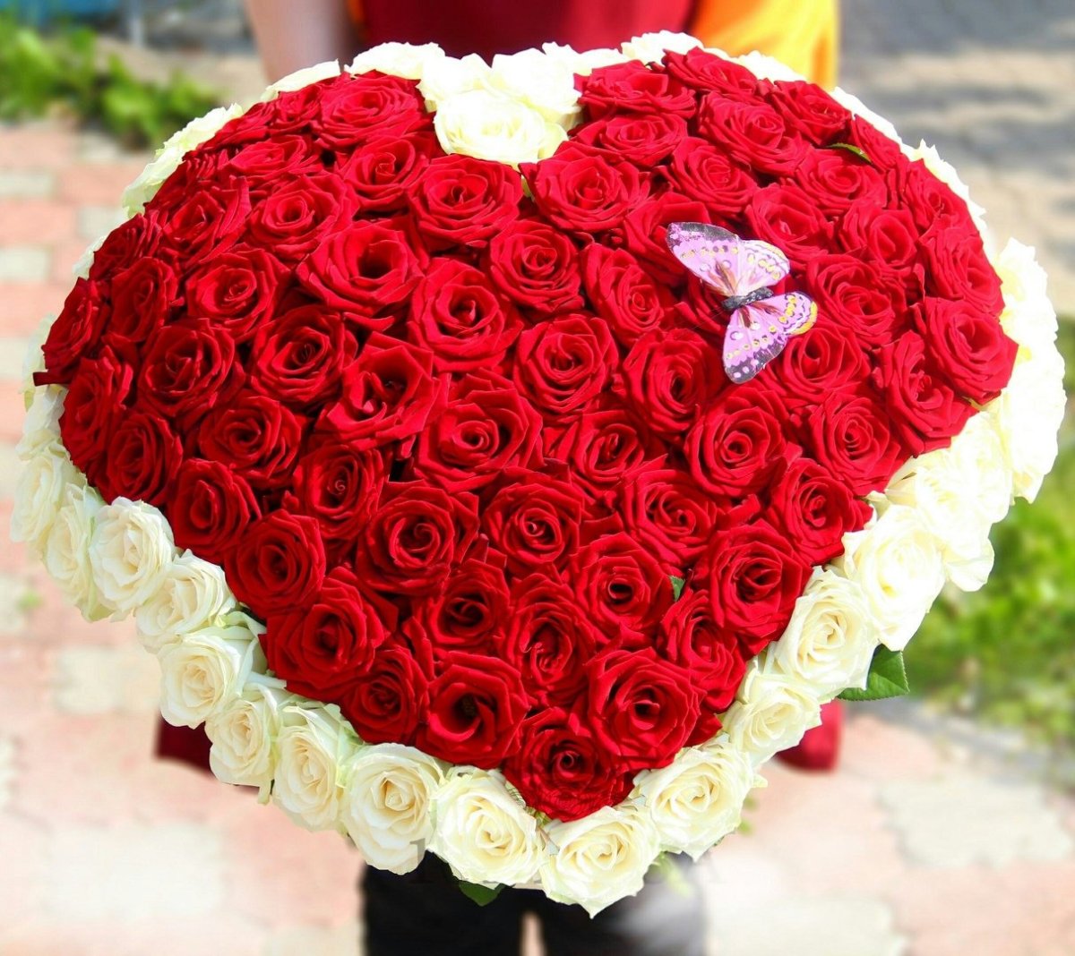 Букеты 101 роза Инь Янь