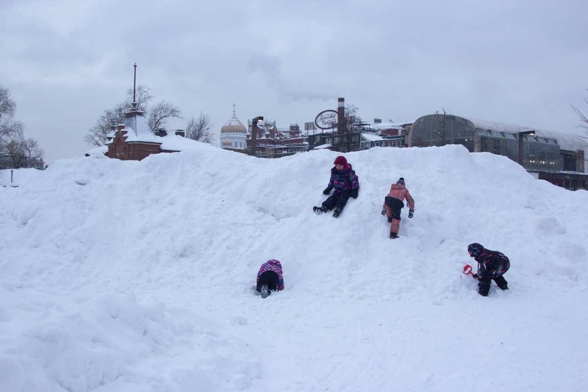 Снежная горка в деревне