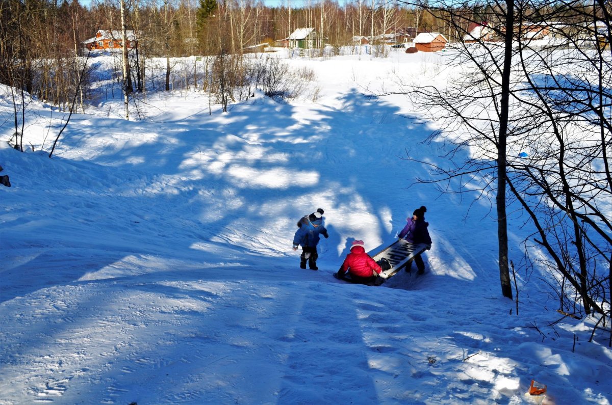 Снежная горка в деревне