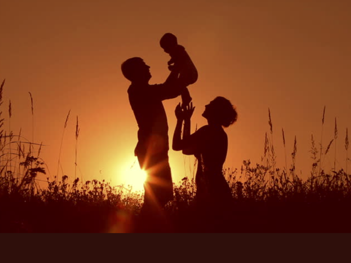 Семья на закате