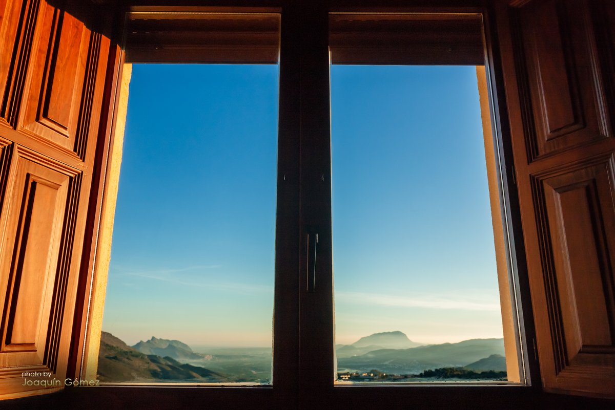 Солнечное окно