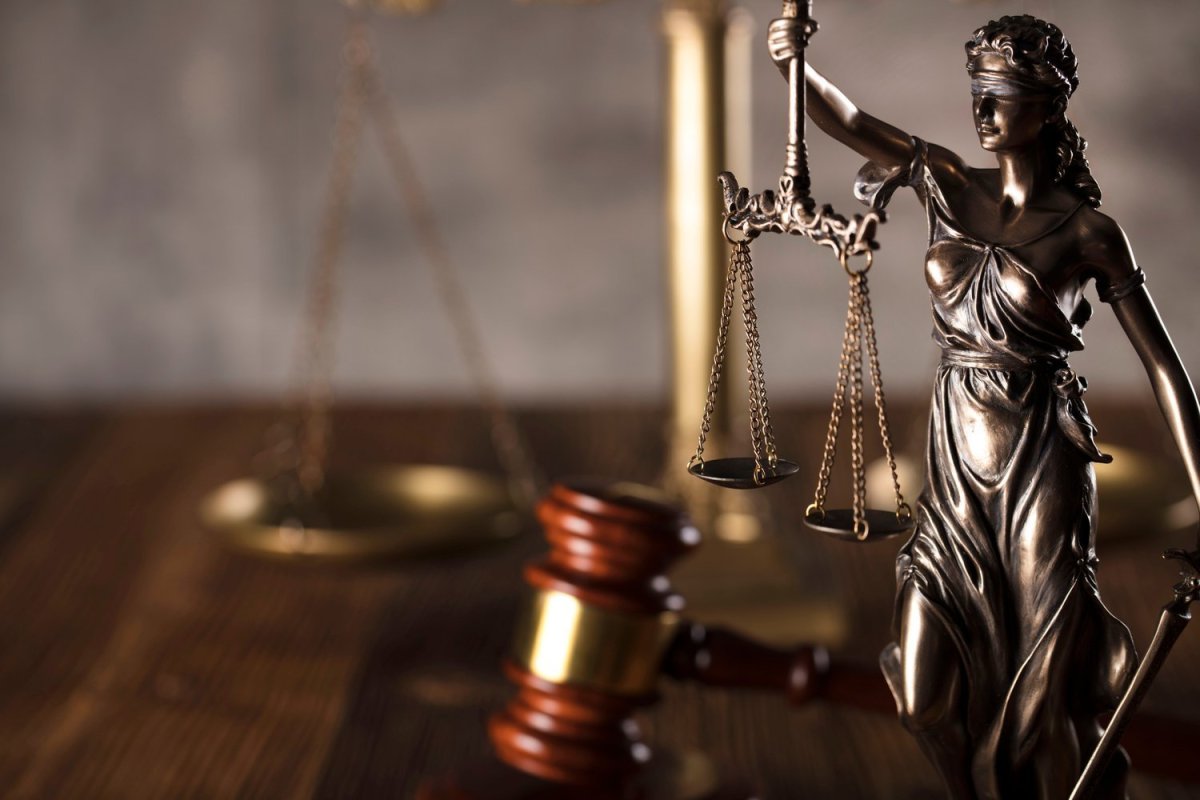 Фемида на груди