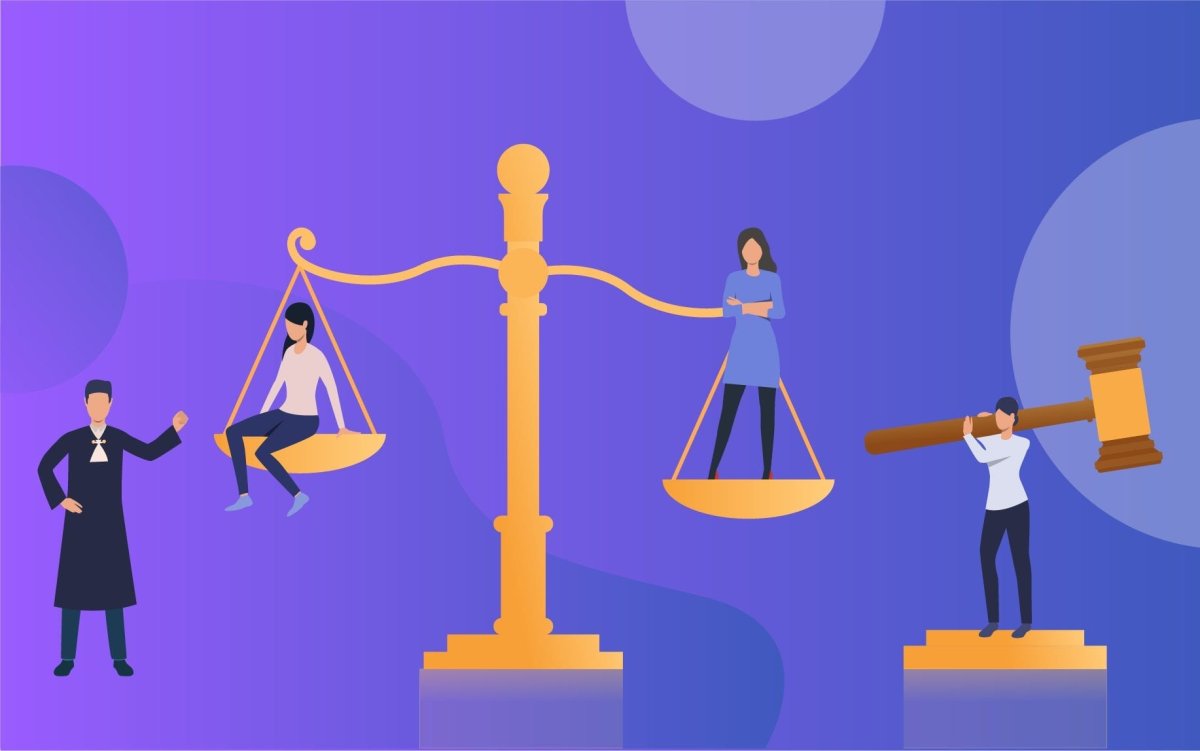 Фемида на фоне неба