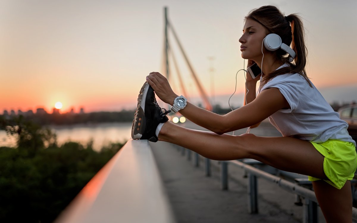 Девушка в наушниках