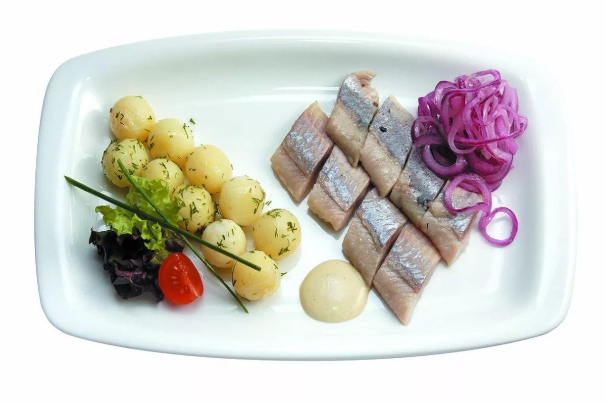 Сельдь с гарниром