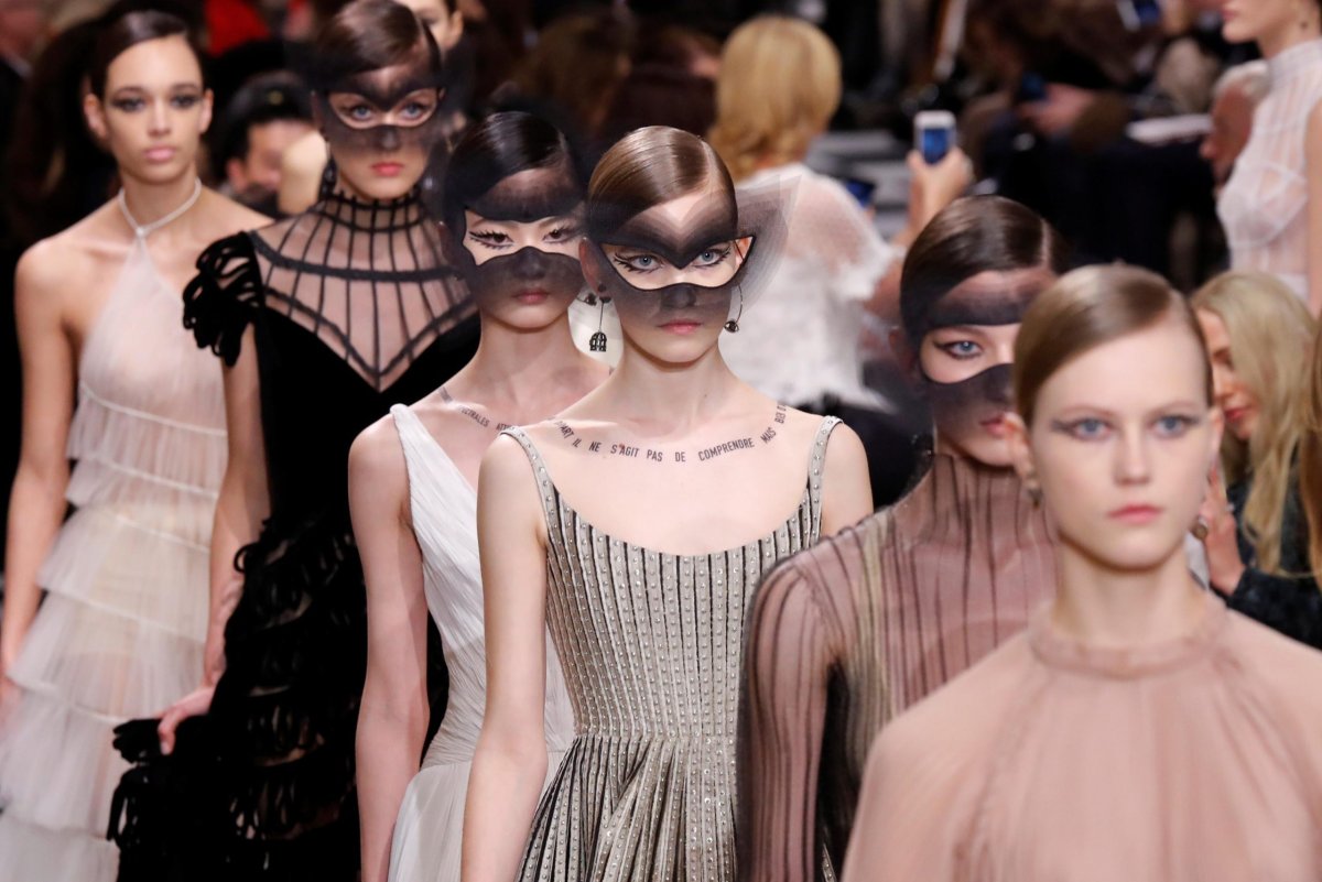 Показ диор в Париже