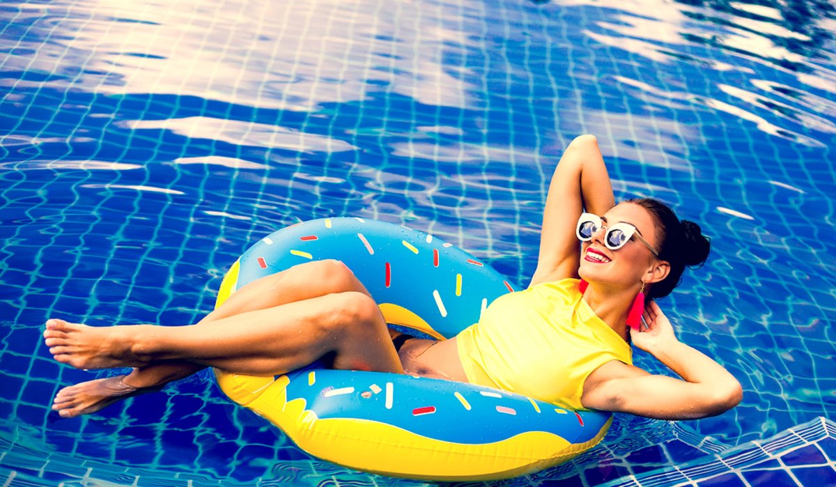 Фотосессия возле бассейна