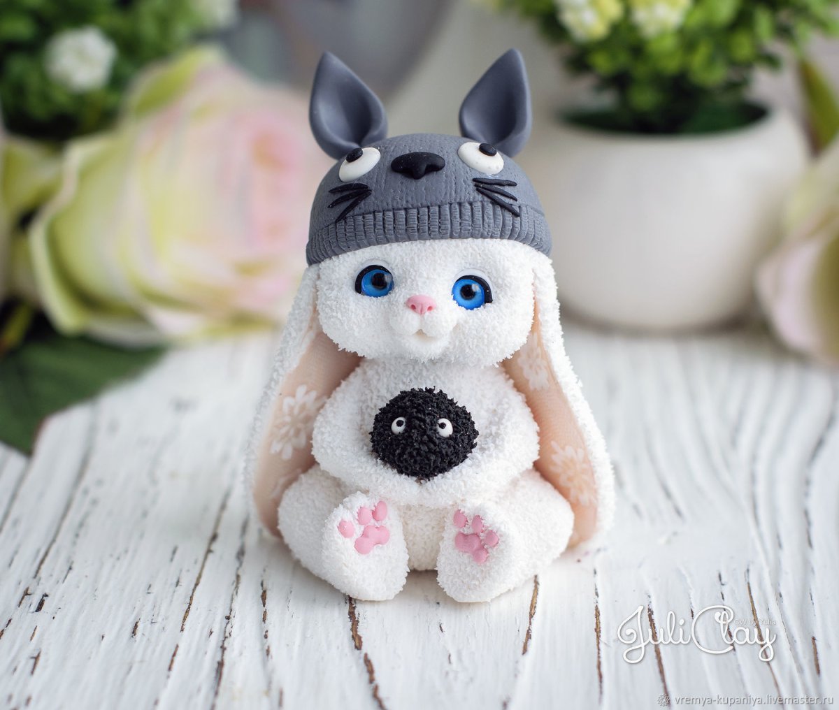 Кролик Кико в шапочке новый год