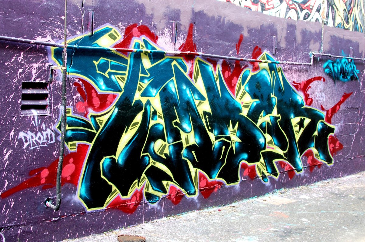 Уличные граффити