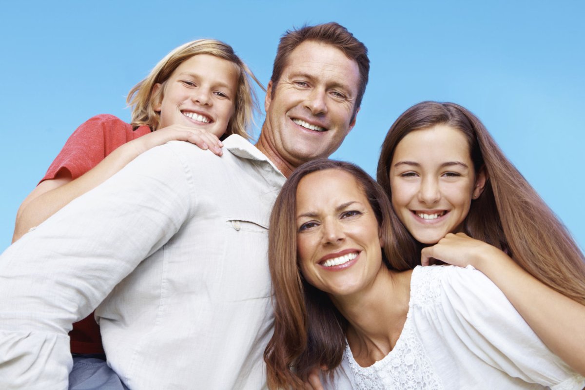 Радостные дети и взрослые