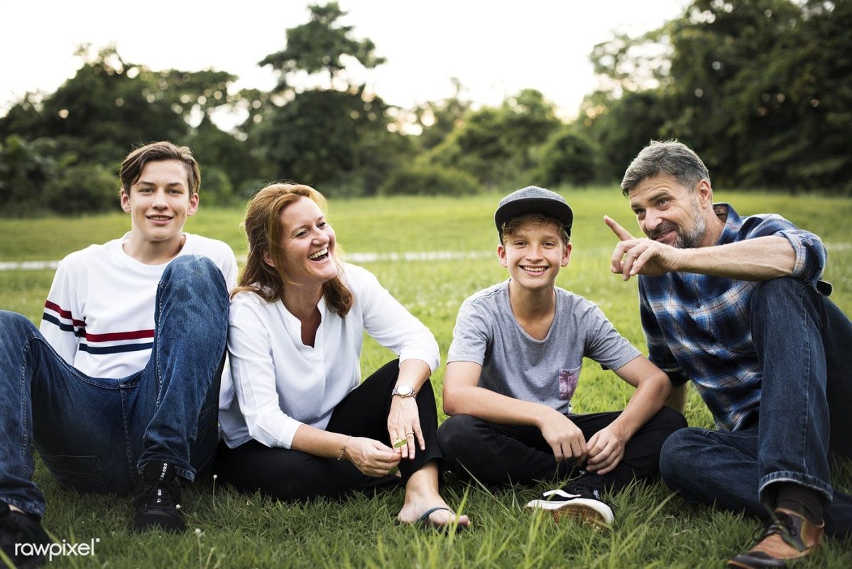 Счастливая семья подростков