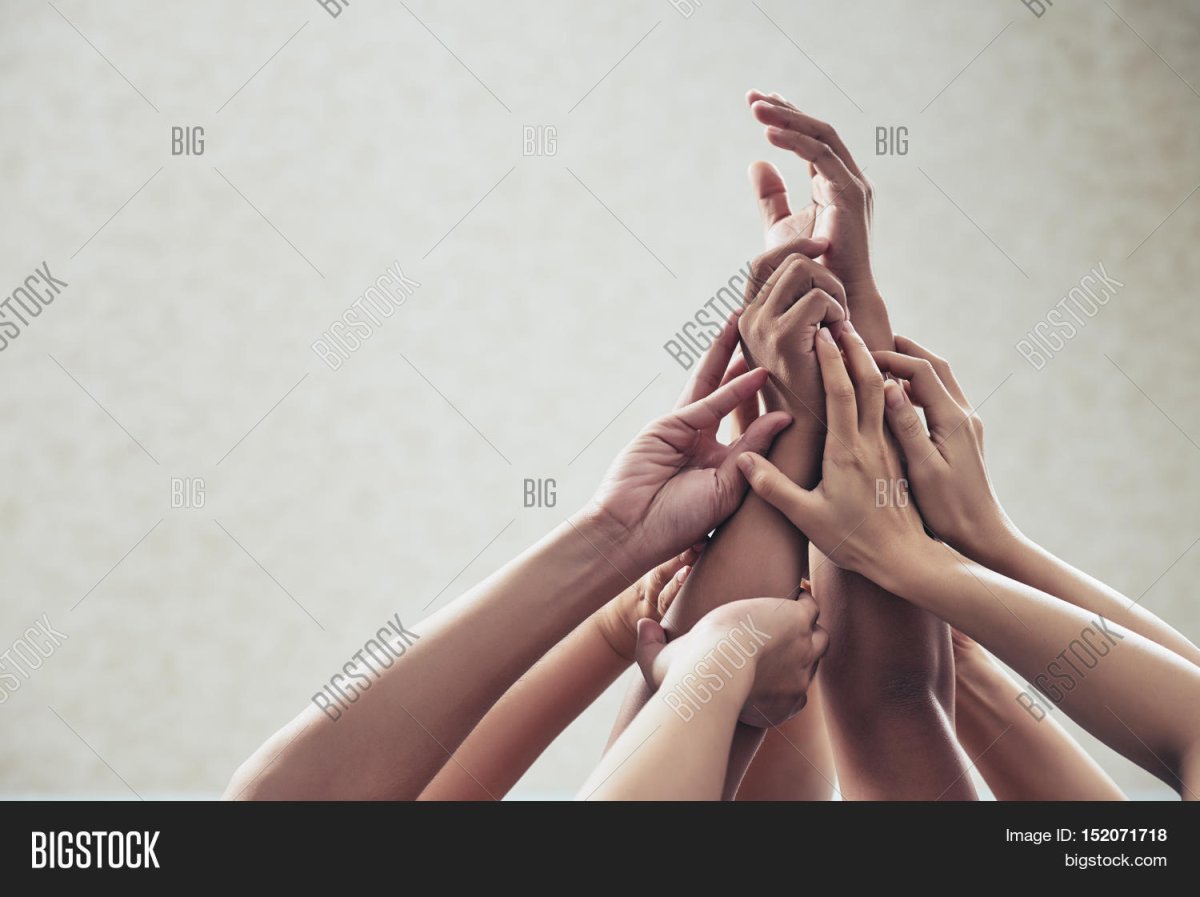 Эстетика много рук в руки