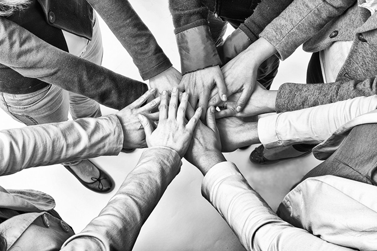 Много пальцев вверх