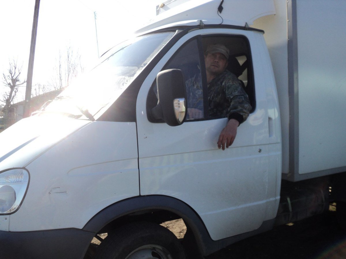 Шофер за рулем