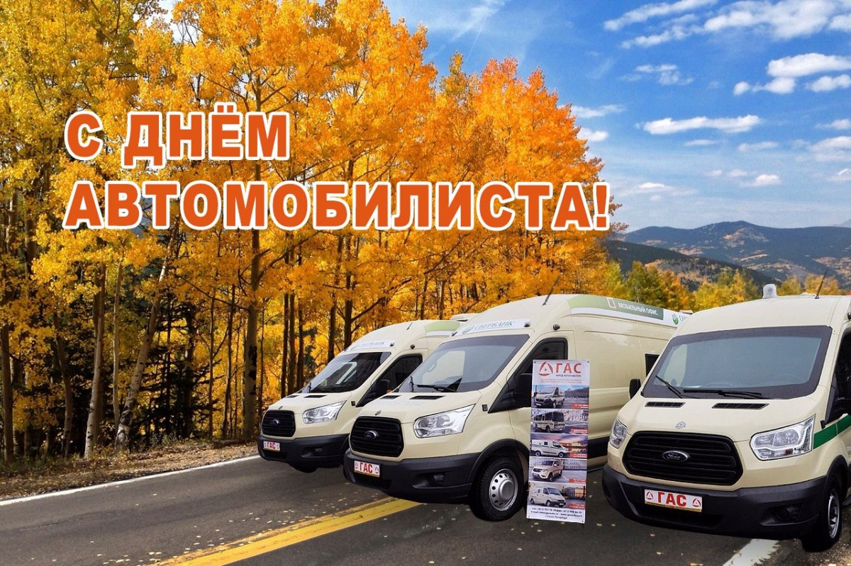 Автобус с пассажирами на белом фоне