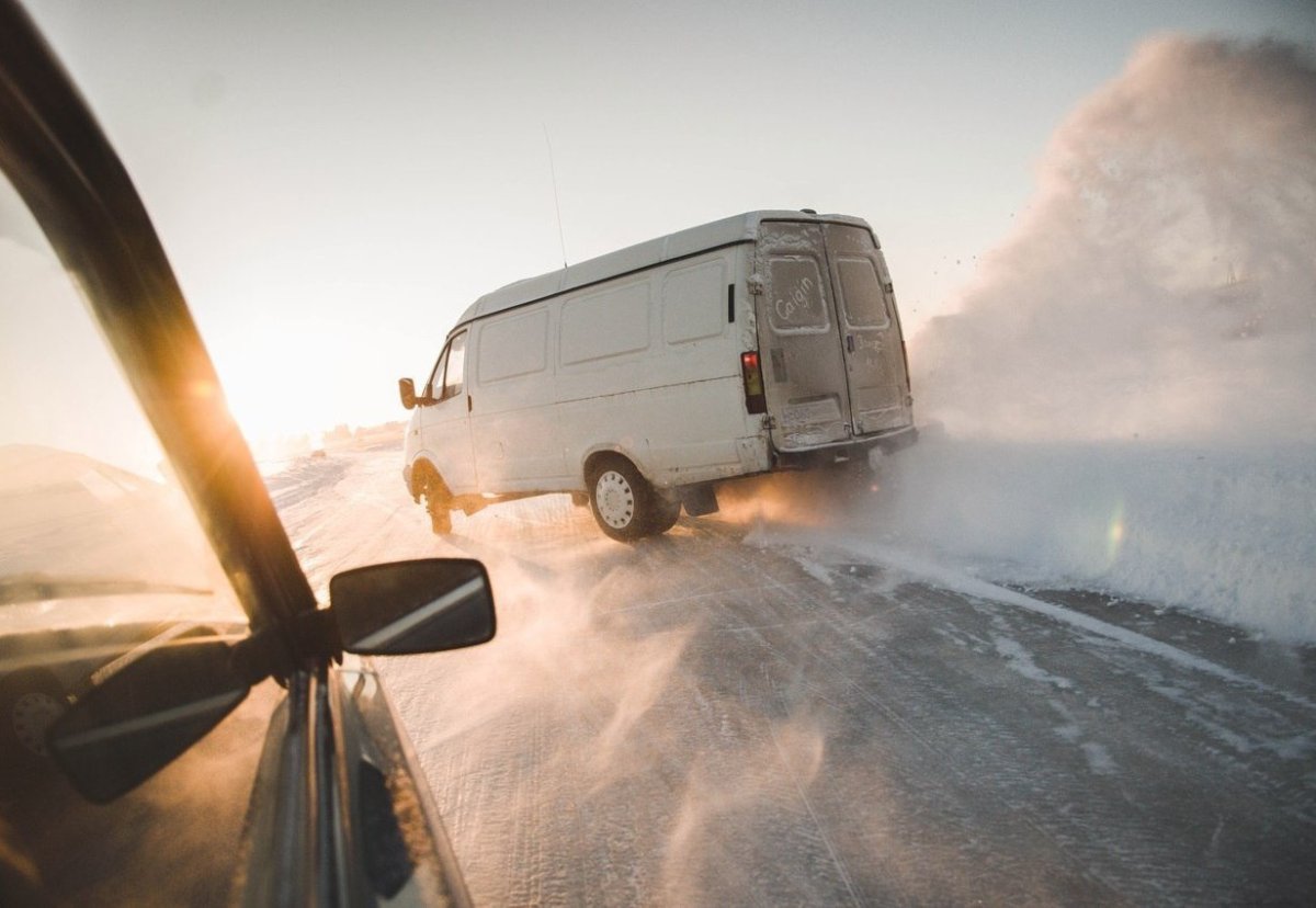 Доставщик на машине