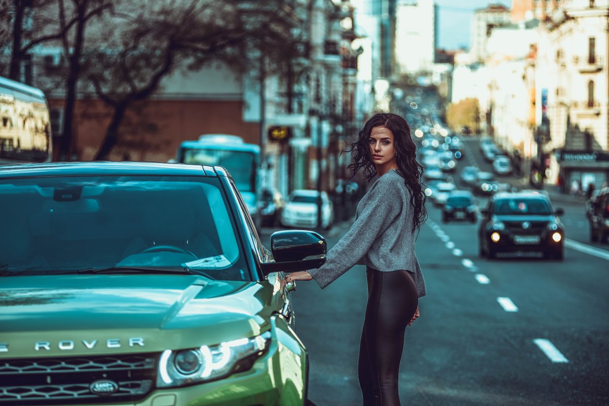 Фотосессия с машиной в городе