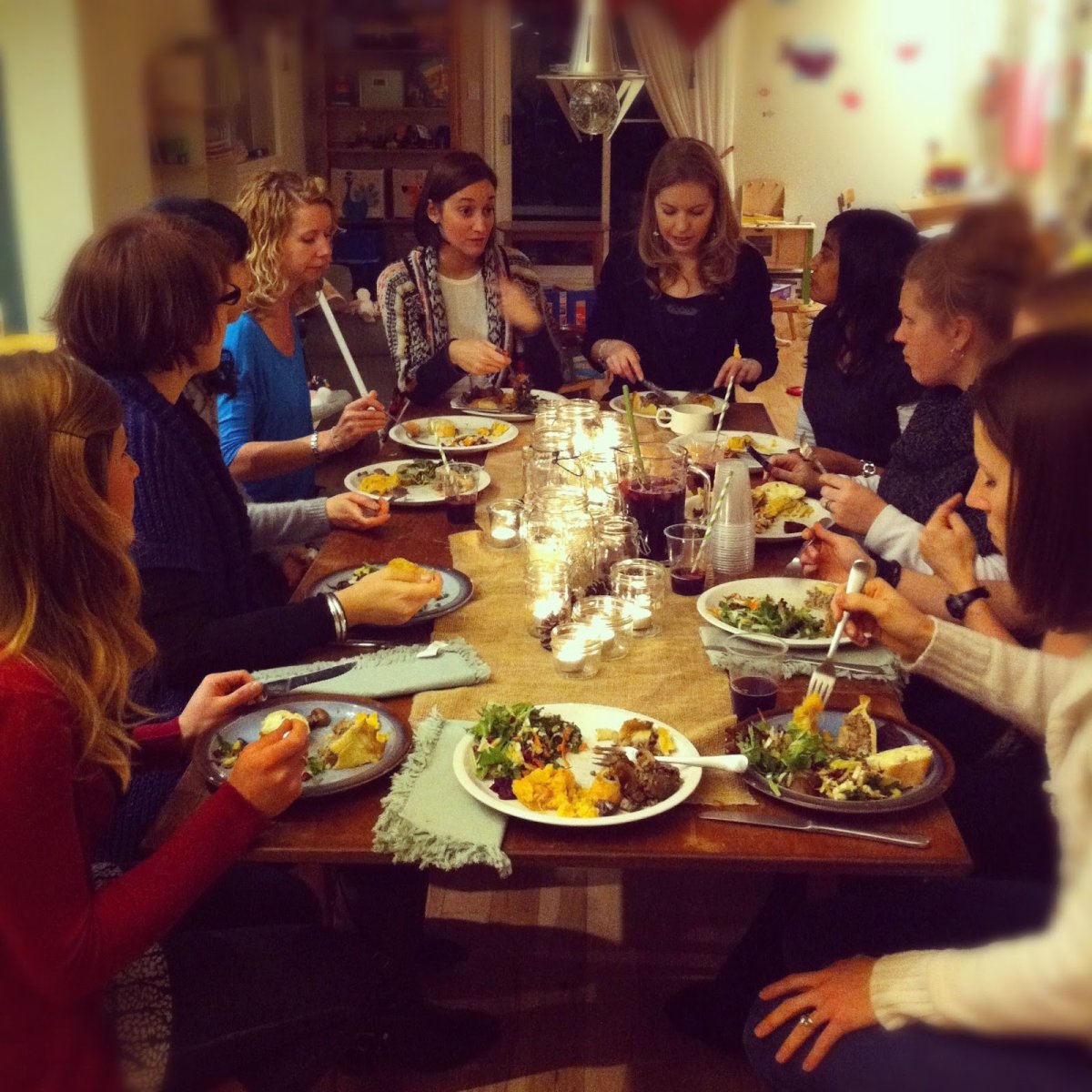 Человек за столом