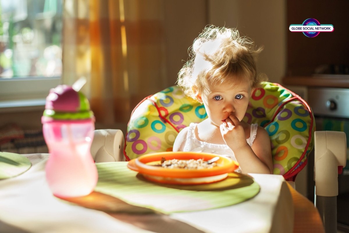 Дети обедают