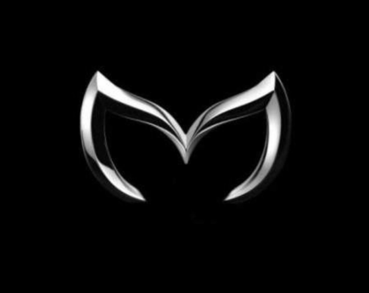 Мальчик у витрины Супра