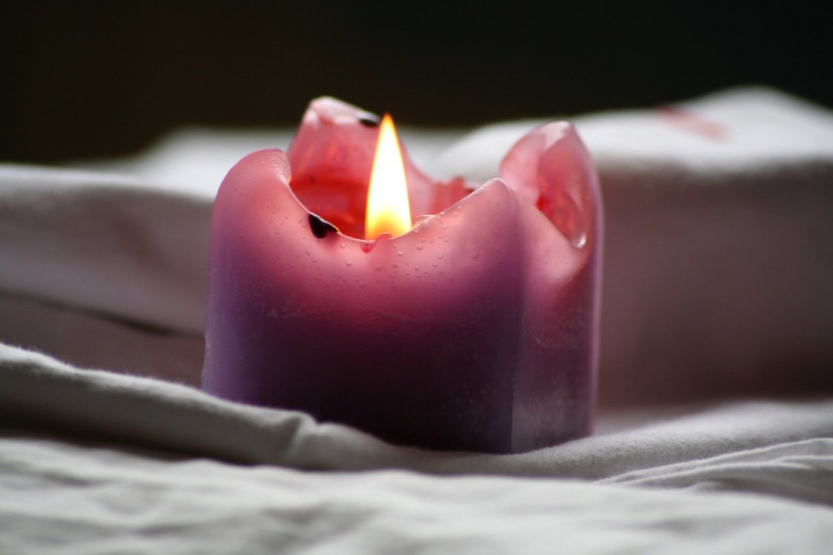 Свечи и цветы