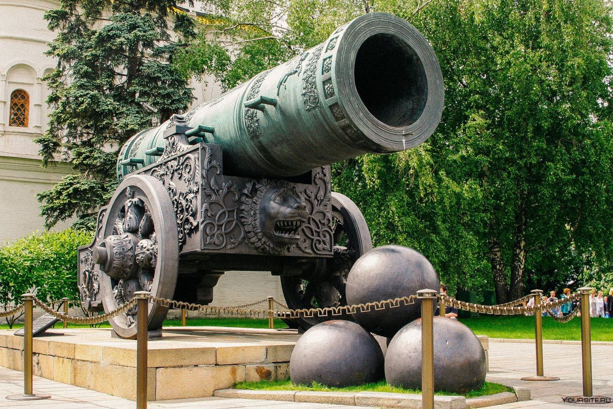 Царь пушка в Питере