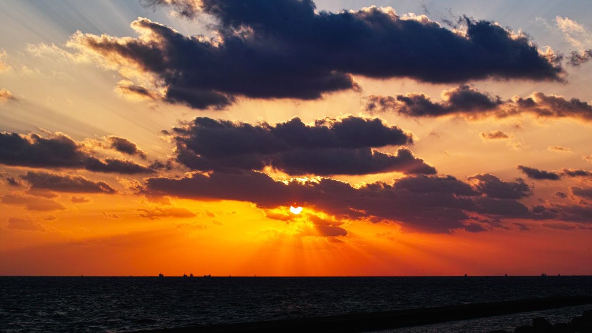 Море при закате солнца